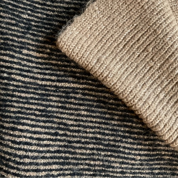 NWT ZARA Beanie Hat & Winter Scarf Set Black Tan Minimalist Chic Contemporary - Picture 4 of 7